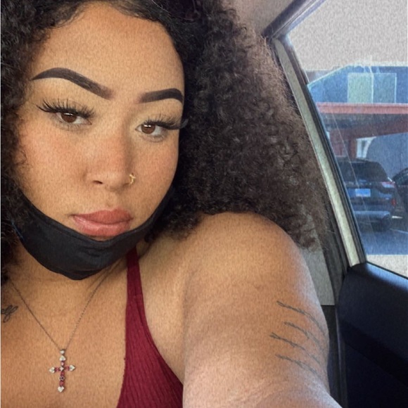 Meet your Posher, Annisa - Picture 4 of 4